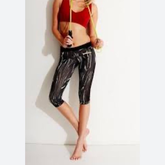 adidas by Stella McCartney 3/4 Running Tights Black and Frost Size Small - Picture 2 of 12